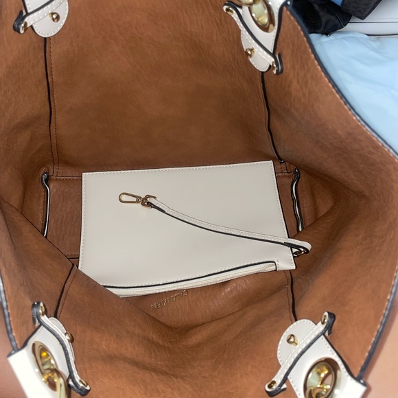 Calvin Klein bag with matching wallet - Picture 3 of 3